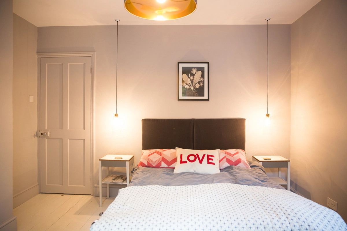 Guest bedroom - Farnham interior design